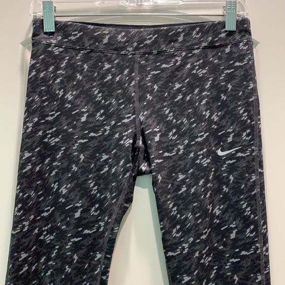 NIKE DRI FIT SIZE SMALL NEW & CUTE CAPRI - Picture 2 of 9